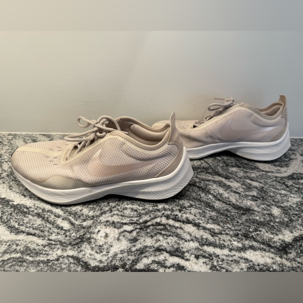 NIKE Fast EXP Racer Sneakers